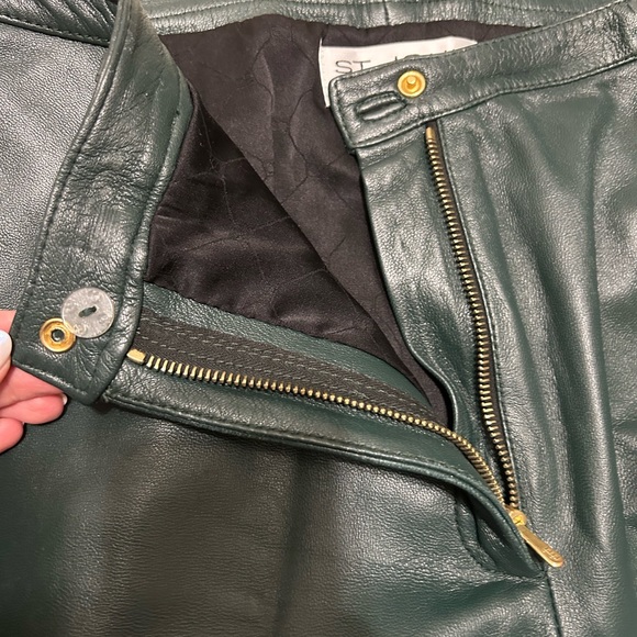 St. John Collection Women's Vintage Green with Gold 100% Leather Pants Size 8 - Picture 5 of 7